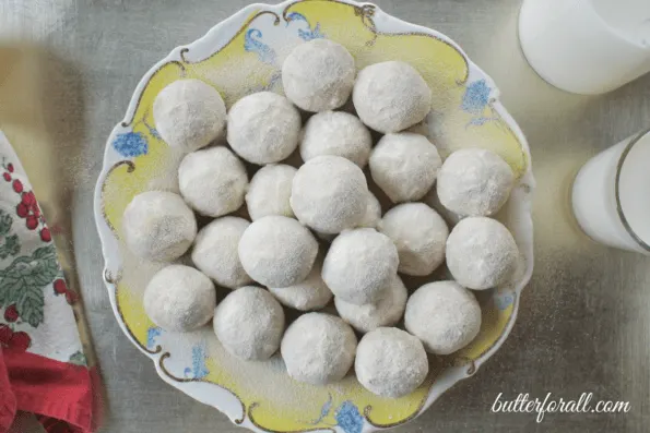 A bowl full of maple sugar-dusted snowball cookies.