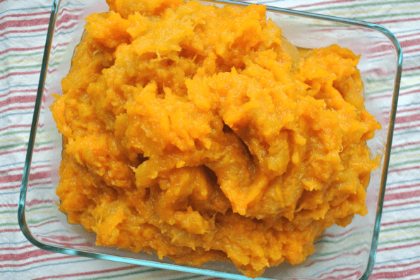 Pureed winter squash in a glass dish.