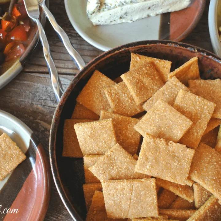 Nutritional Yeast, Cheddar And Almond Crackers - Grain-Free And Low-Carb