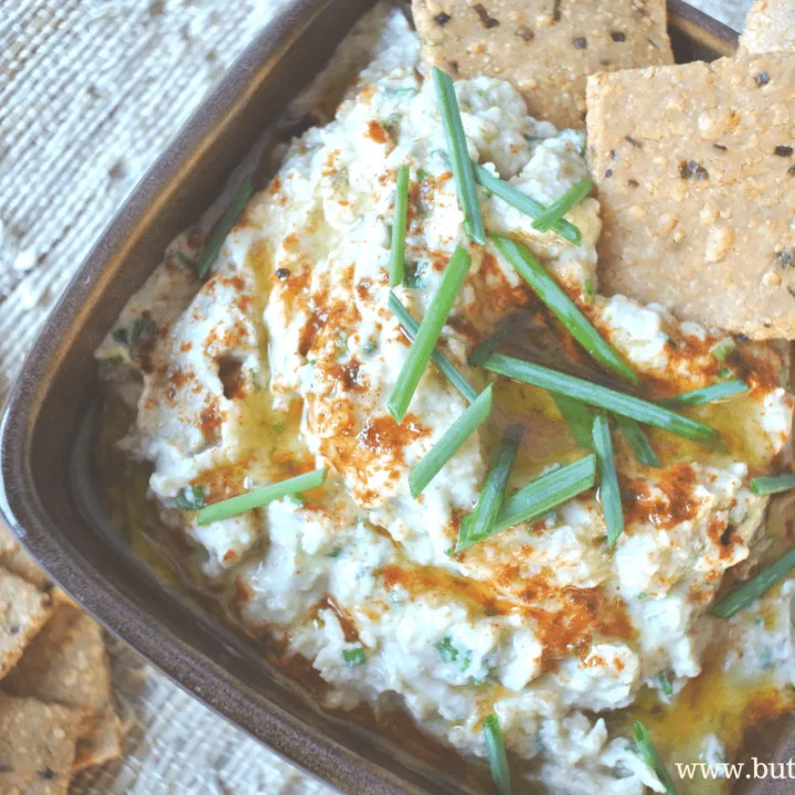 A delicious low-carb, grain-free, vegan and paleo dip made from roasted eggplants and tahini.