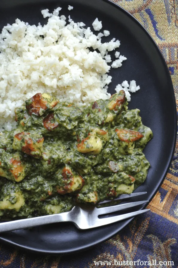 A plate of saag paneer with cauliflower rice.