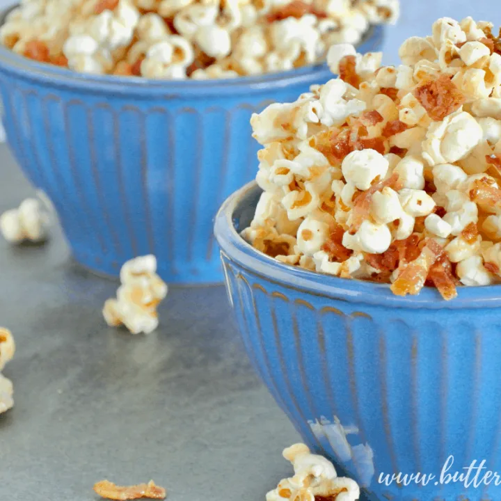 This light a fluffy Maple Bacon Caramel Corn has the perfect balance of sweet and salty. #realfood #popcorn #coconutoil #bacon #maple #caramel #sweetandsalty #sweetandsavory #baconforlife #healthyfats #moviesnacks