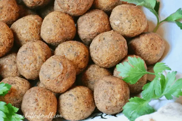 A close-up of fried falafel balls.