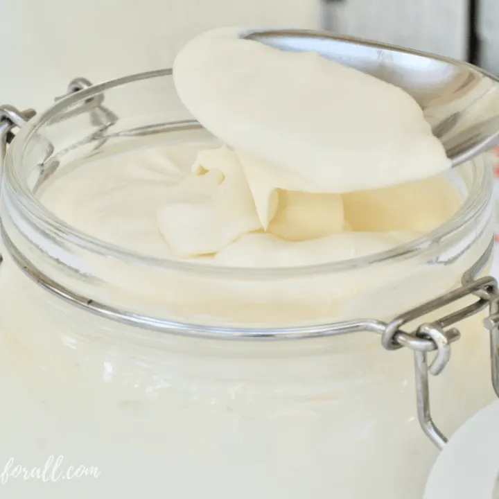 Making your own sour cream from raw cream is simple and delicious. Sour cream is an essential ingredient in many recipes and adds a probiotic to kick to almost any meal. Find out how easy it is to make at home! #homemade #sour #cream #cultured #milk #raw #dairy #heavy #probiotic #fermented #realfood #fresh #traditional #wapf #nourishingtraditions