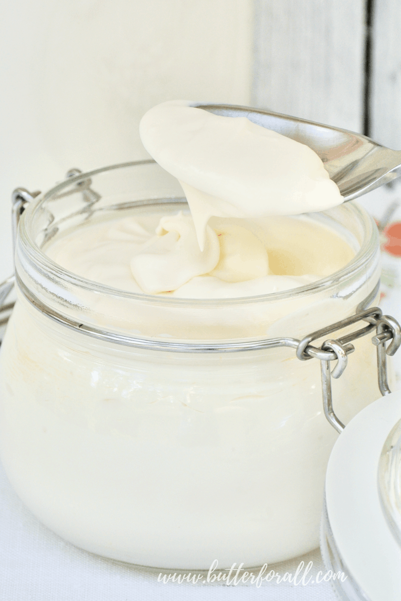 Making your own sour cream from raw cream is simple and delicious. Sour cream is an essential ingredient in many recipes and adds a probiotic to kick to almost any meal. Find out how easy it is to make at home! #homemade #sour #cream #cultured #milk #raw #dairy #heavy #probiotic #fermented #realfood #fresh #traditional #wapf #nourishingtraditions
