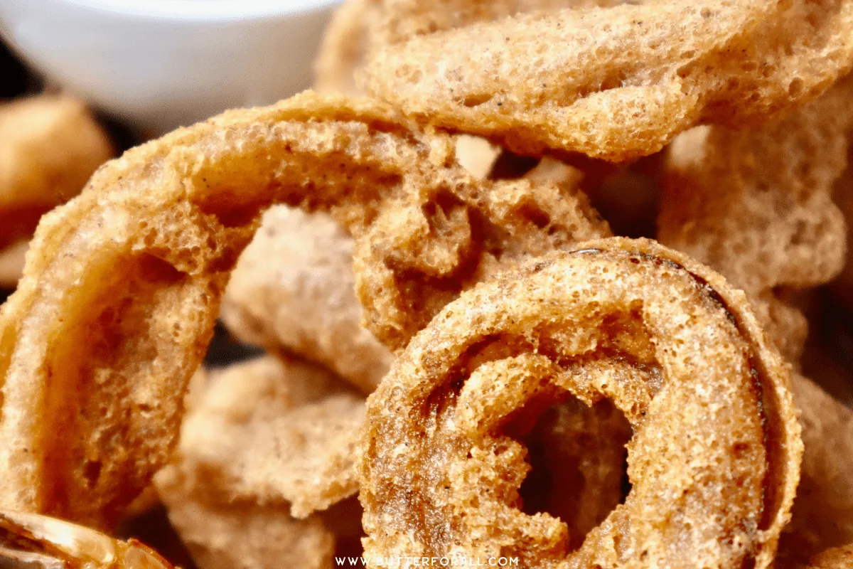 Golden onion rings with crispy golden batter.